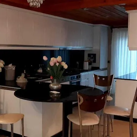 Stunning 10 Bedroom In Hotel 4*